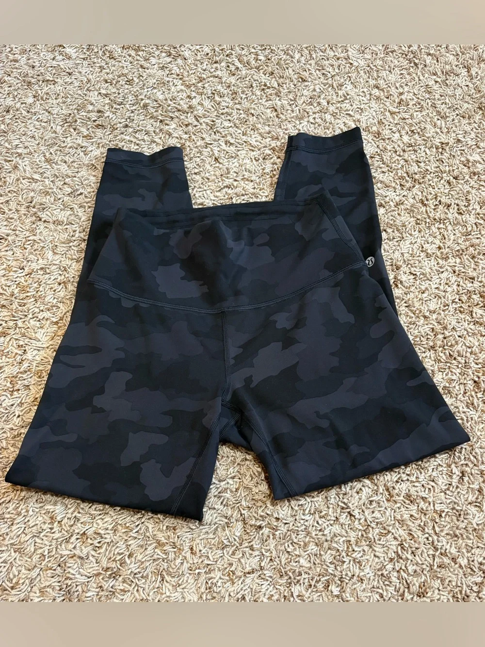 Lululemon Wunder train high rise tight black camo women’s size 8 25”